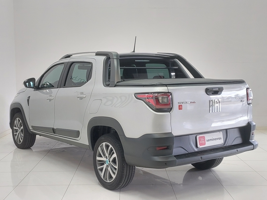 fiat strada 1.3 firefly flex volcano cd cvt 4p automatico 20233