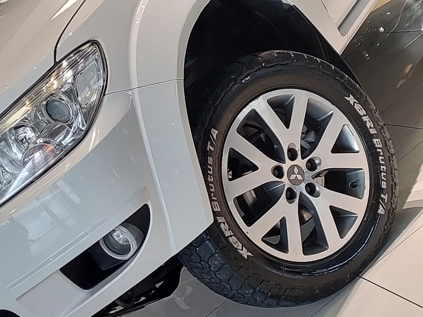 mitsubishi pajero tr4 2.0 4x4 16v 140cv flex 4p automatico 201418