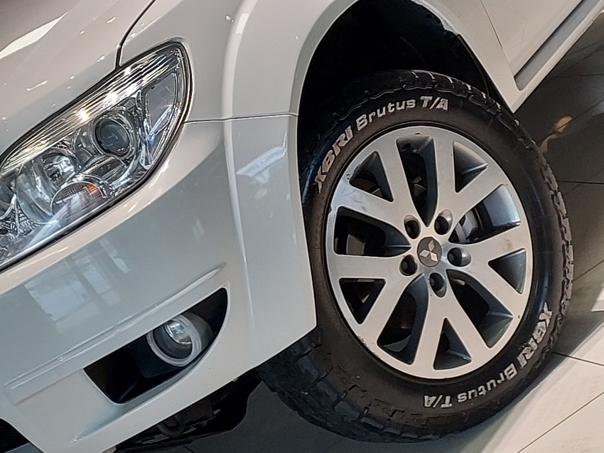 mitsubishi pajero tr4 2.0 4x4 16v 140cv flex 4p automatico 201418