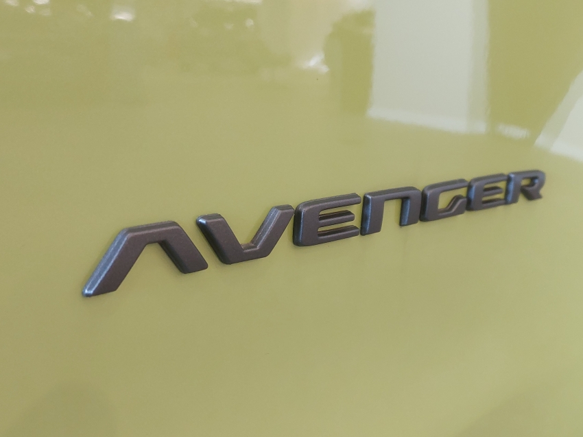 jeep avenger longitude t200 hybrid mhev flex cvt 1.0 hibrido 4p automatico 202724