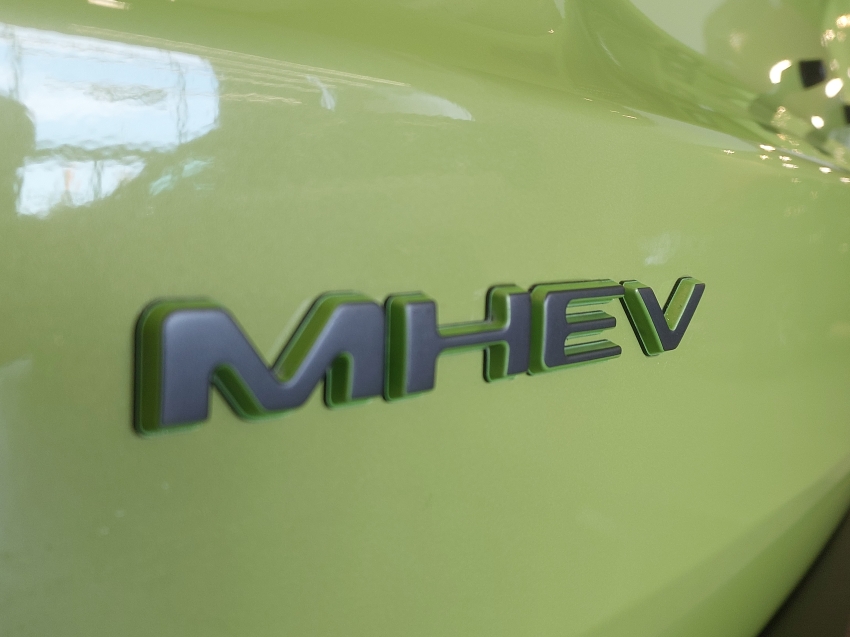 jeep avenger longitude t200 hybrid mhev flex cvt 1.0 hibrido 4p automatico 202726