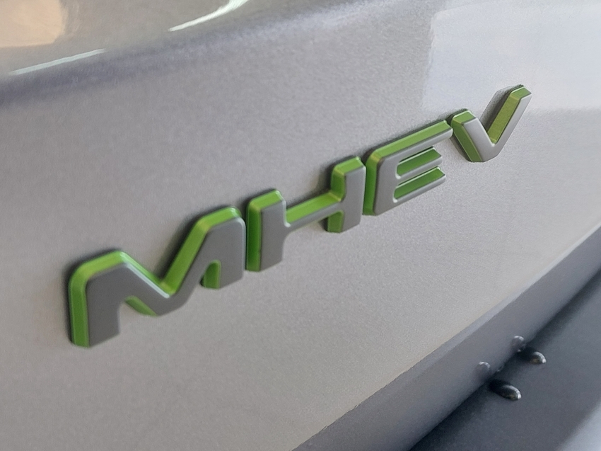 jeep avenger longitude t200 hybrid mhev flex cvt 1.0 hibrido 4p automatico 202723