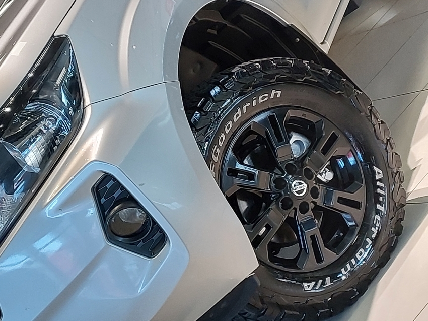 nissan frontier 2.3 16v turbo diesel se cd 4x4 automatico 4p 202321