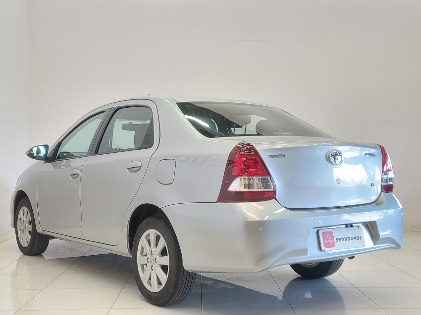 toyota etios 1.5 x sedan 16v flex 4p automatico 20203