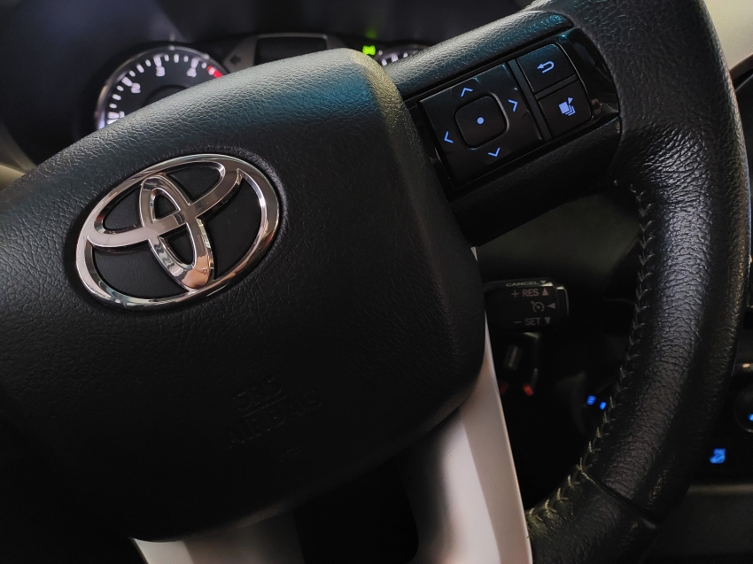 toyota hilux 2.8 d-4d turbo diesel cd sr 4x4 automatico 4p 202517