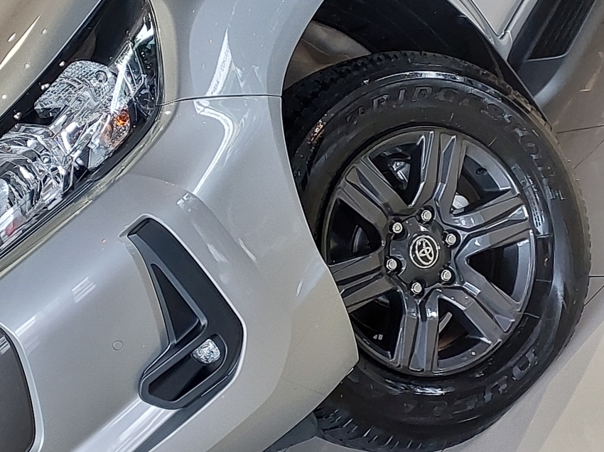 toyota hilux 2.8 d-4d turbo diesel cd sr 4x4 automatico 4p 202525