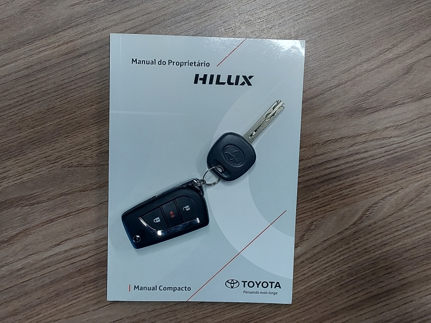 toyota hilux 2.8 d-4d turbo diesel cd sr 4x4 automatico 4p 202521