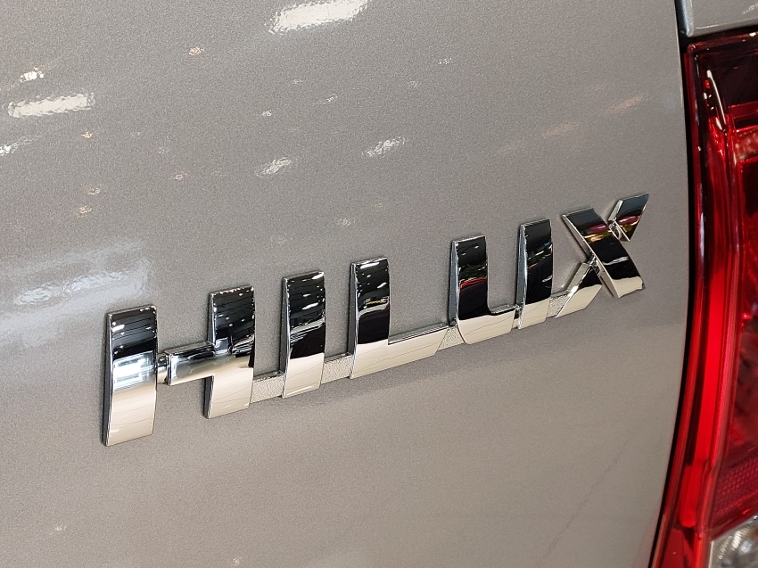 toyota hilux 2.8 d-4d turbo diesel cd sr 4x4 automatico 4p 202524