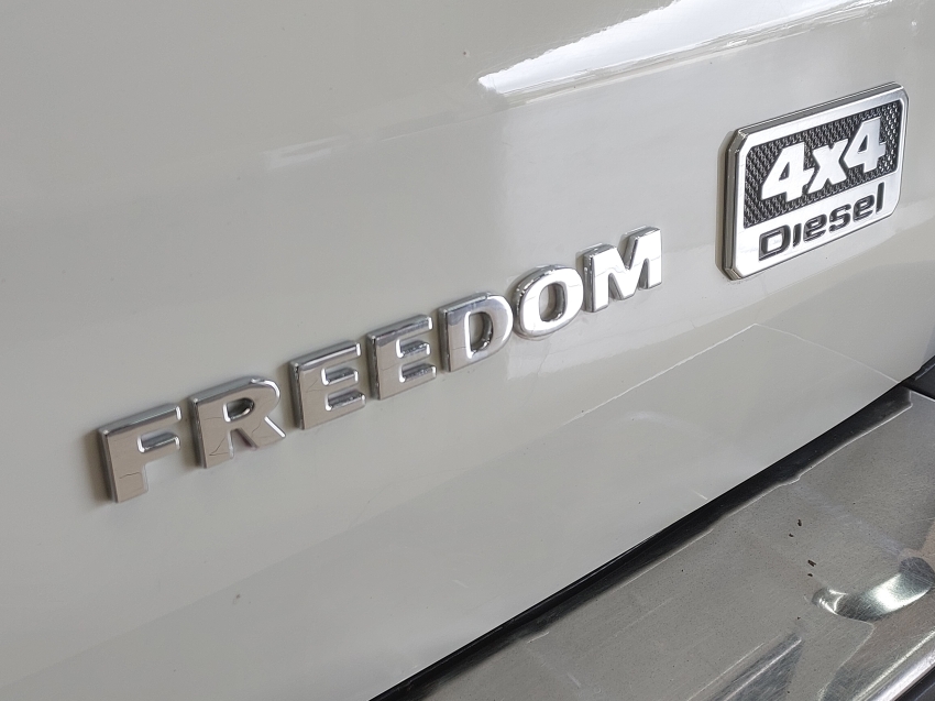 fiat toro 2.0 16v turbo diesel freedom 4wd at9 4p automatico 202320