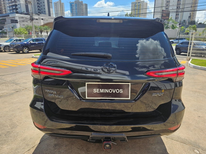 toyota hilux sw4 2.8 d-4d turbo diesel srx 7l 4x4 automatico 5p 20225