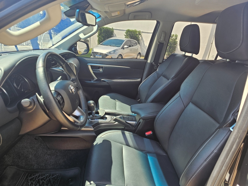 toyota hilux sw4 2.8 d-4d turbo diesel srx 7l 4x4 automatico 5p 202211