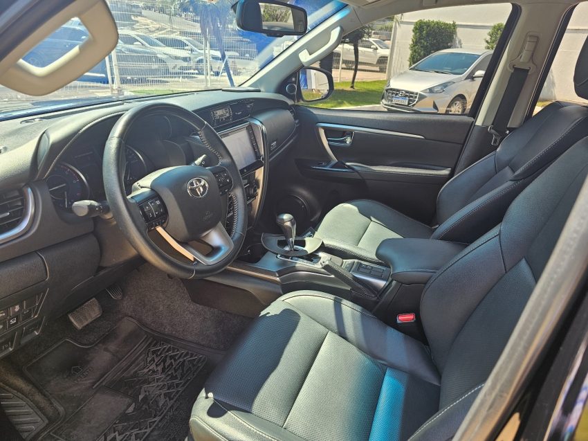 toyota hilux sw4 2.8 d-4d turbo diesel srx 7l 4x4 automatico 5p 202210