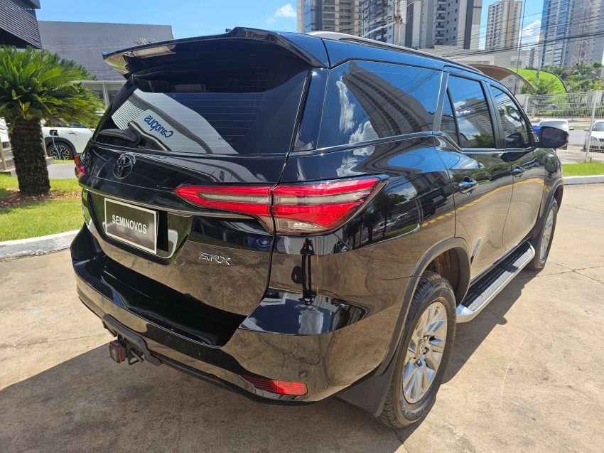 toyota hilux sw4 2.8 d-4d turbo diesel srx 7l 4x4 automatico 5p 20227