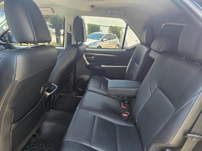 toyota hilux sw4 2.8 d-4d turbo diesel srx 7l 4x4 automatico 5p 202212