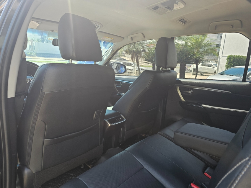 toyota hilux sw4 2.8 d-4d turbo diesel srx 7l 4x4 automatico 5p 202213