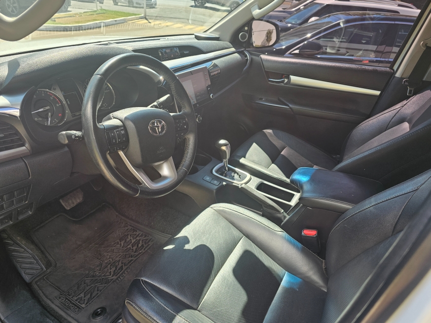 toyota hilux 2.8 d-4d turbo diesel cd srx 4x4 automatico 4p 202111