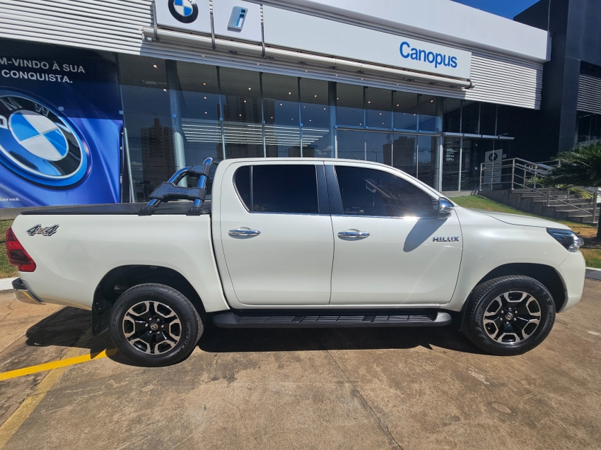 toyota hilux 2.8 d-4d turbo diesel cd srx 4x4 automatico 4p 20213