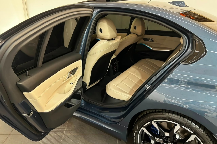 bmw 320i m sport activeflex12