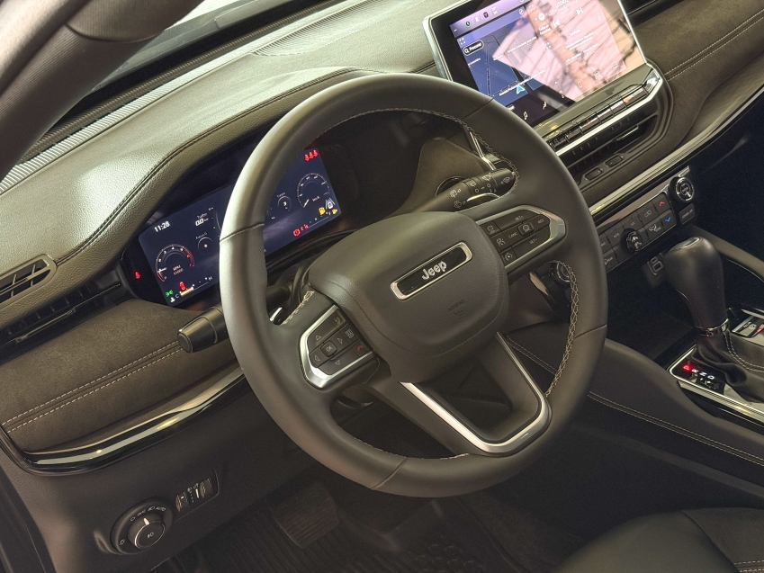 Carro JEEP COMMANDER