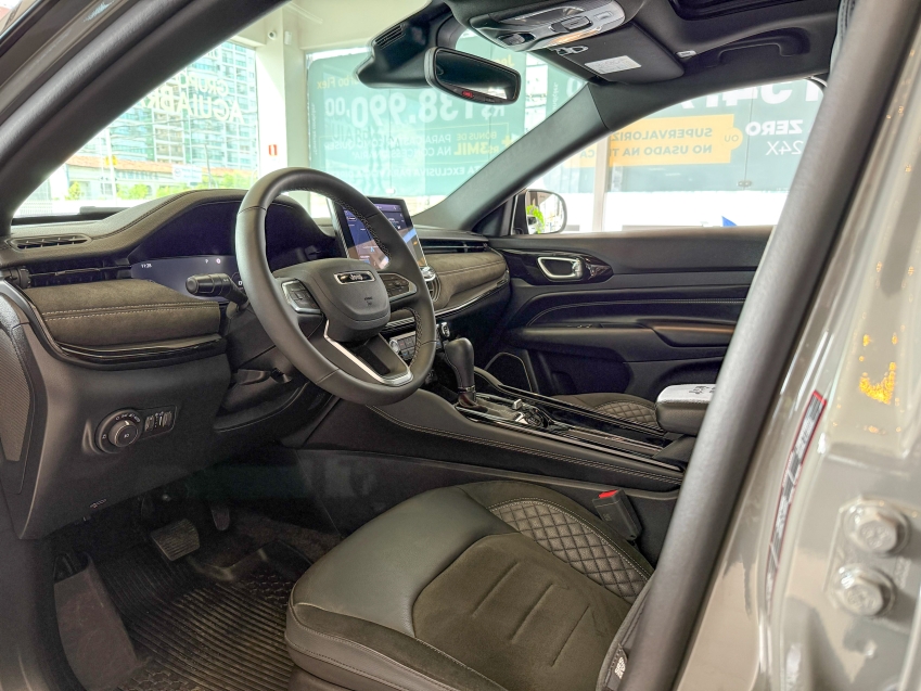 Carro JEEP COMMANDER