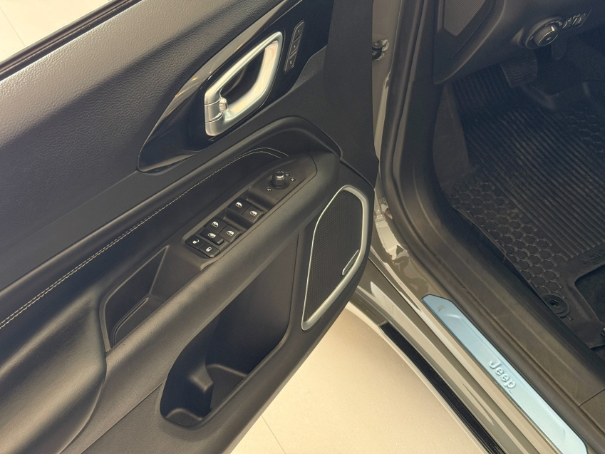 Carro JEEP COMMANDER