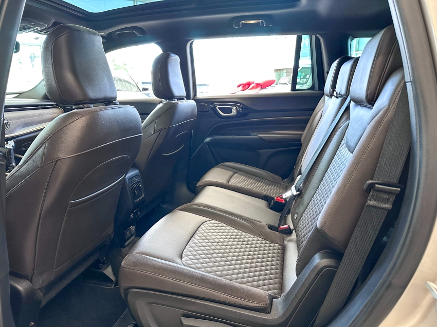 Carro JEEP COMMANDER