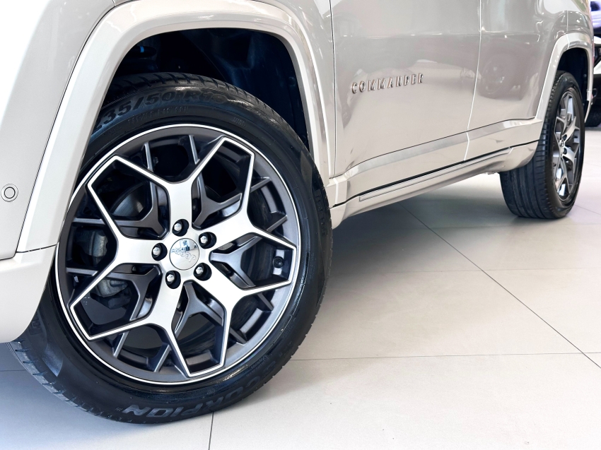 Carro JEEP COMMANDER