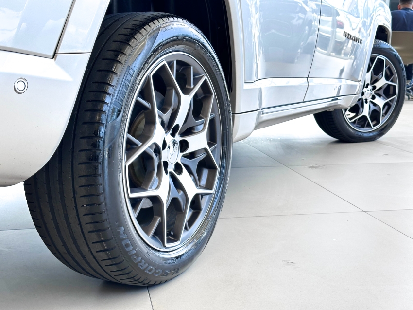 Carro JEEP COMMANDER