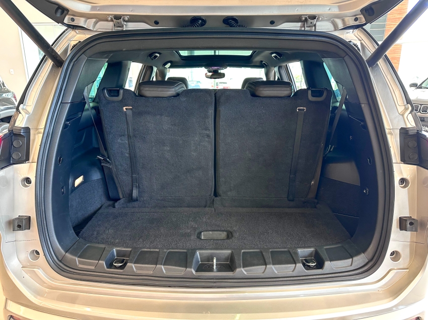 Carro JEEP COMMANDER