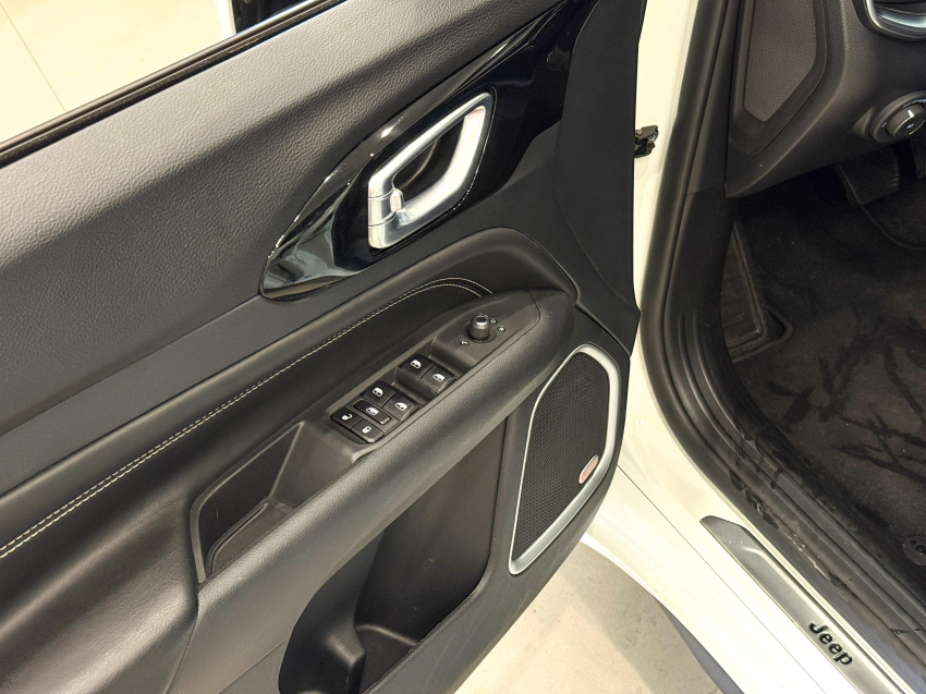 jeep compass 1.3 t270 turbo flex s at6.