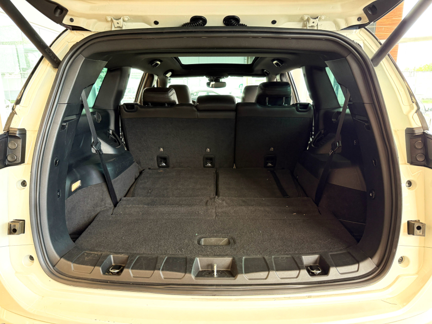 jeep commander 2.0 td380 turbo diesel overland at9