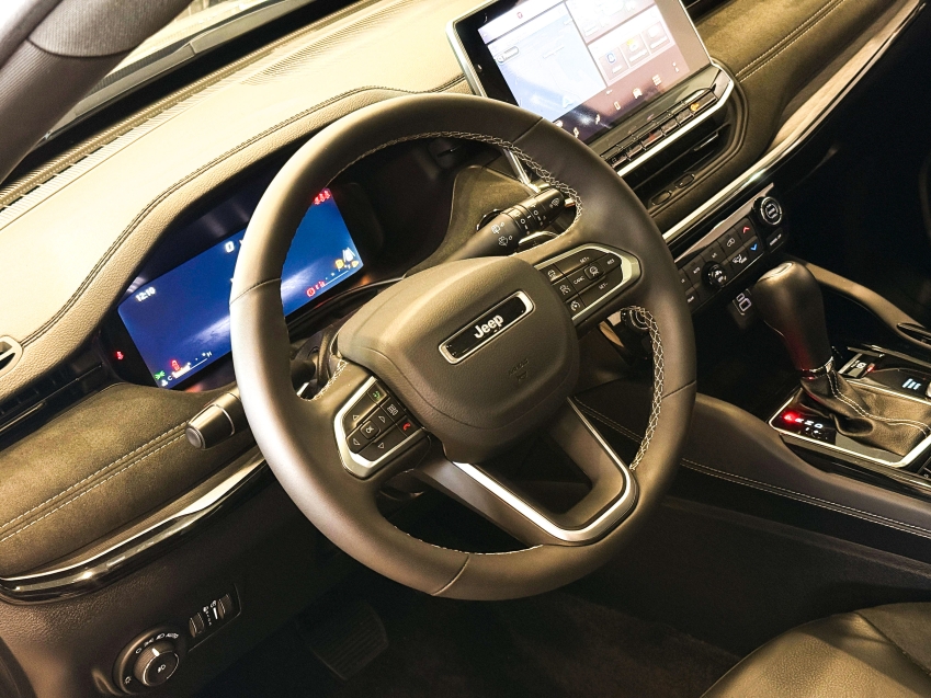 Carro JEEP COMMANDER