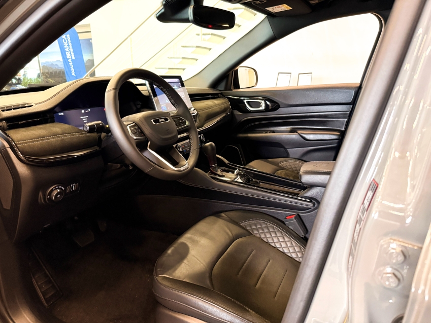 Carro JEEP COMMANDER