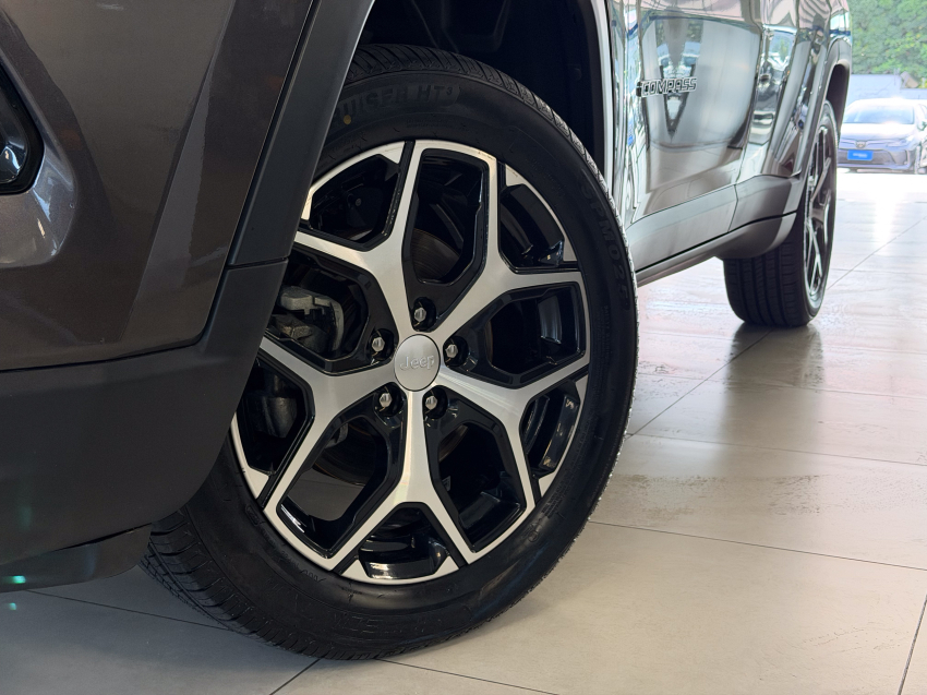 JEEP COMPASS 1.3 T270 TURBO FLEX LONGITUDE AT6 2