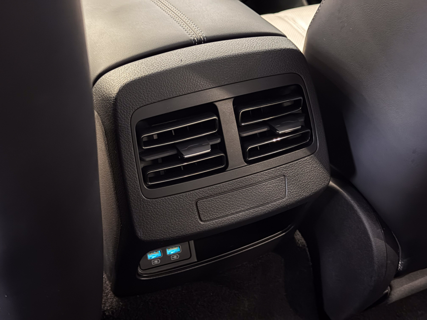 BYD KING 1.5 DM-I PHEV GS AUTOMÁTICO 26