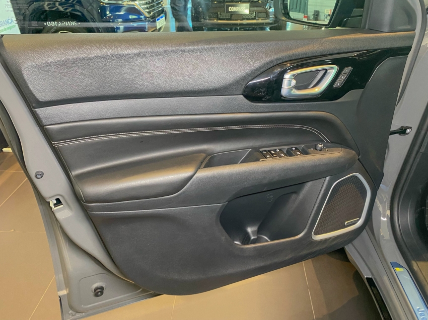 Carro JEEP COMMANDER
