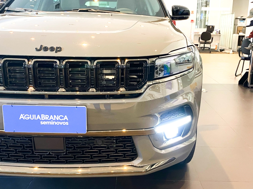 Carro JEEP COMMANDER