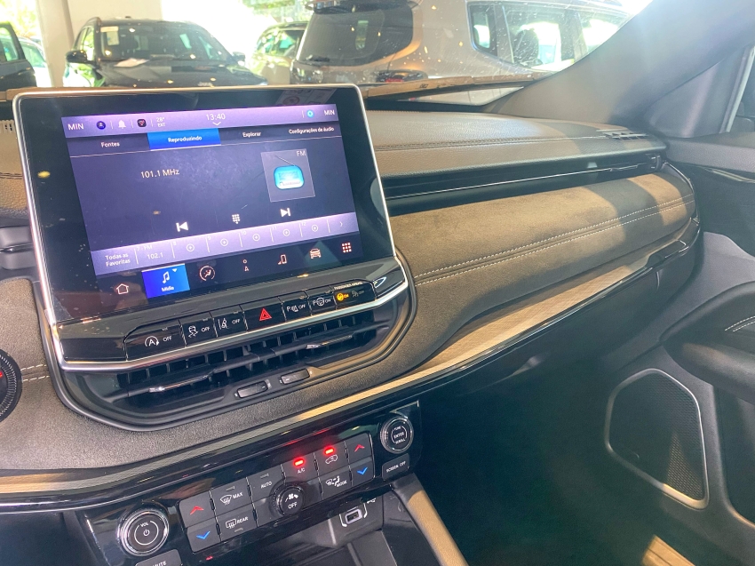 Carro JEEP COMMANDER
