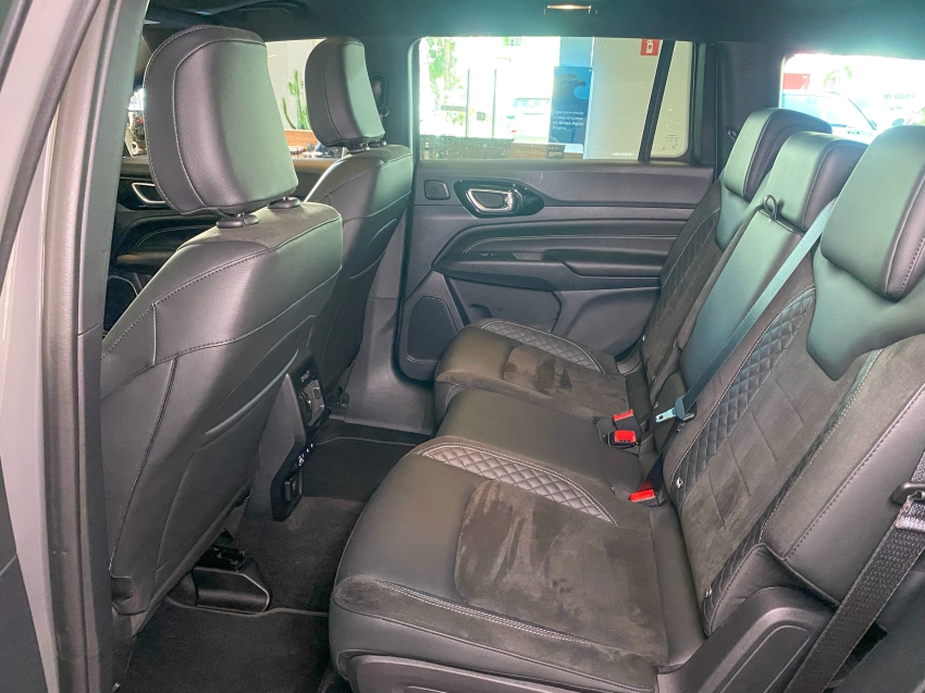 Carro JEEP COMMANDER