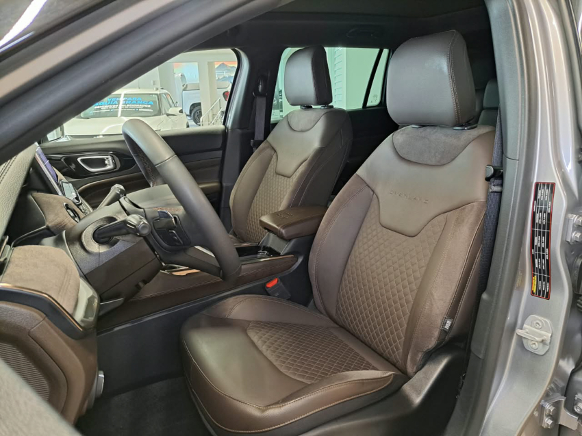 JEEP COMMANDER 2.0 TD380 TURBO DIESEL OVERLAND AT9 22
