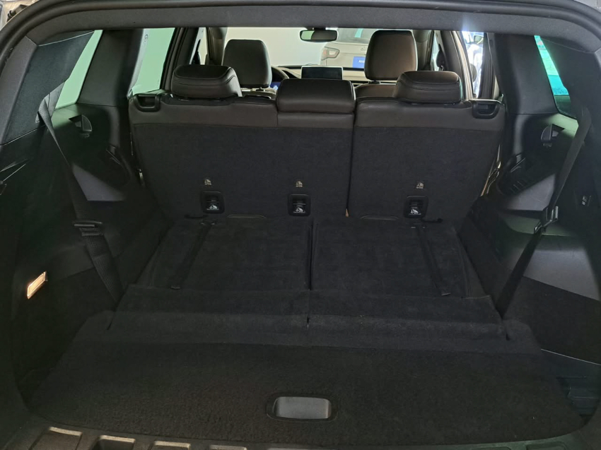 JEEP COMMANDER 2.0 TD380 TURBO DIESEL OVERLAND AT9 12