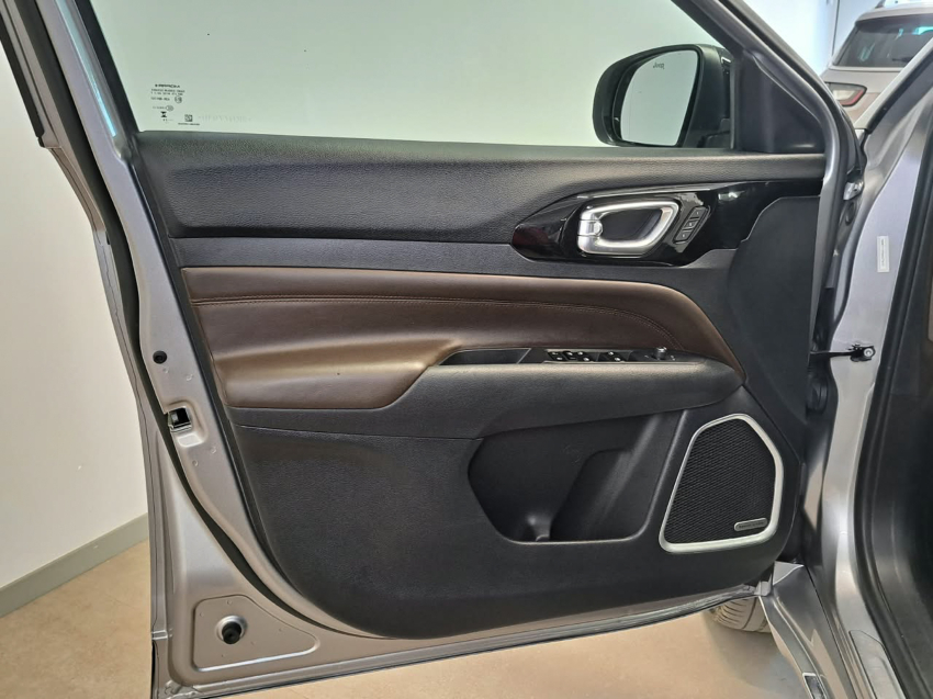 JEEP COMMANDER 2.0 TD380 TURBO DIESEL OVERLAND AT9 20