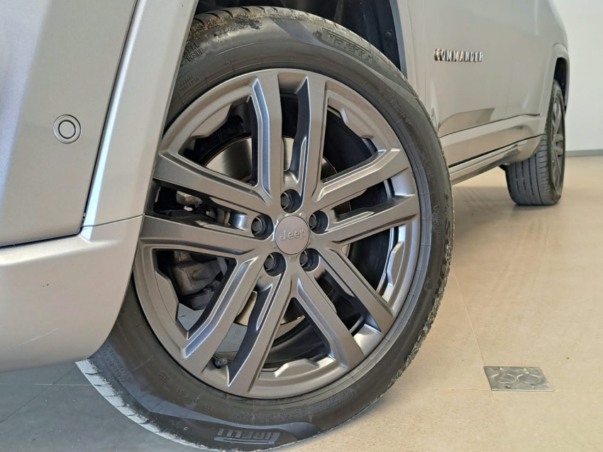 JEEP COMMANDER 2.0 TD380 TURBO DIESEL OVERLAND AT9 2