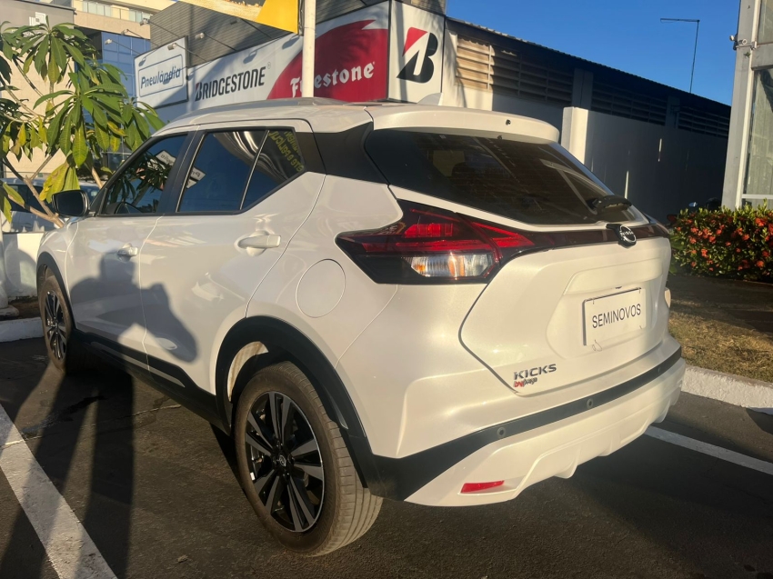 nissan kicks 1.6 16v flexstart exclusive xtronic flex 4p automatico 2024