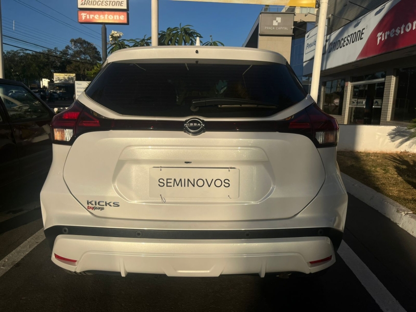 nissan kicks 1.6 16v flexstart exclusive xtronic flex 4p automatico 2024