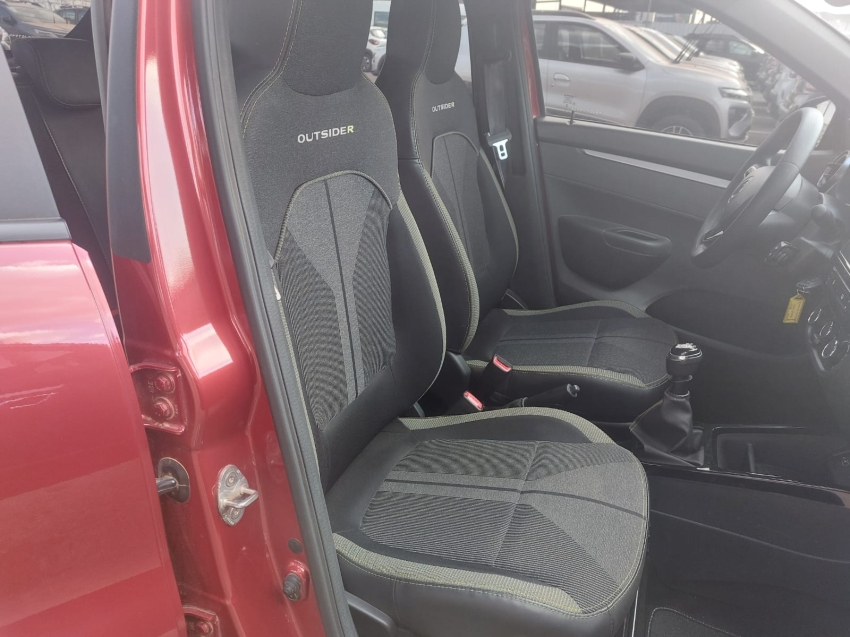 renault kwid outsider