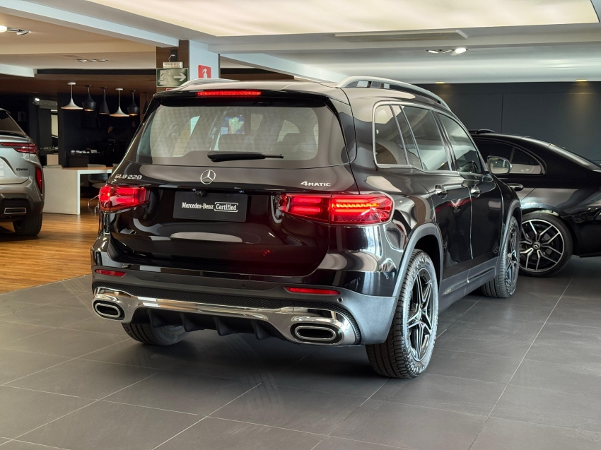 mercedes-benz glb 220 2.0 mhev amg line 4matic 8g-dct hibrido 4p automatico 2025