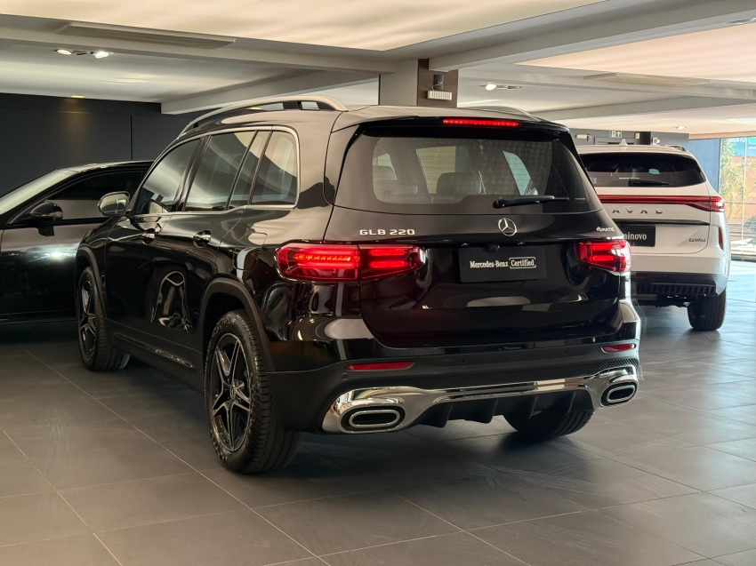 mercedes-benz glb 220 2.0 mhev amg line 4matic 8g-dct hibrido 4p automatico 2025