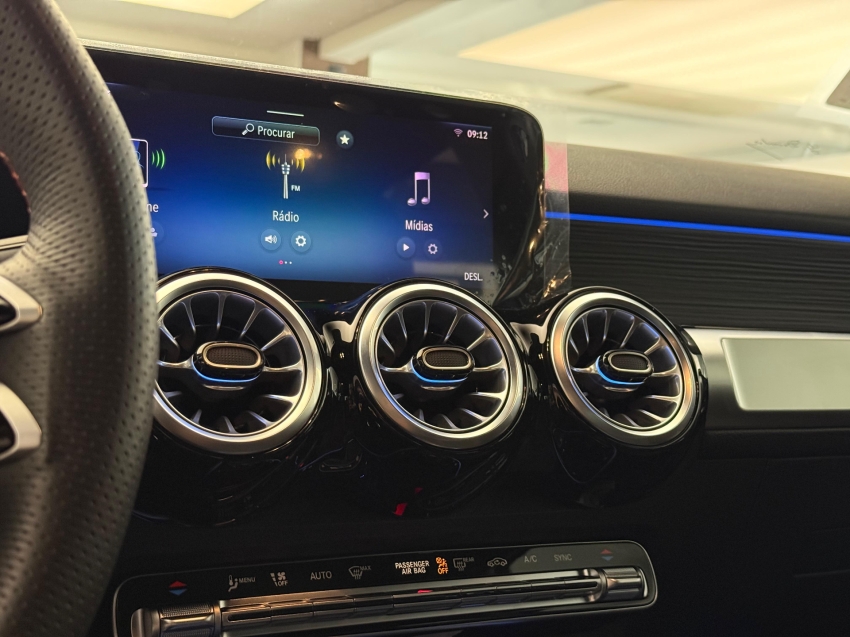 mercedes-benz glb 220 2.0 mhev amg line 4matic 8g-dct hibrido 4p automatico 2025