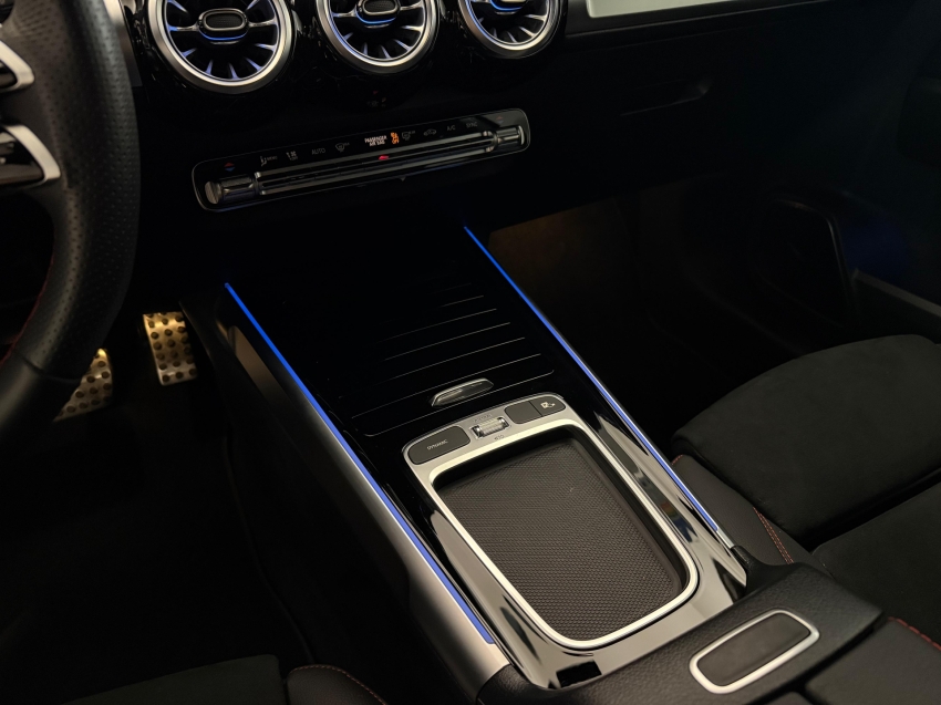 mercedes-benz glb 220 2.0 mhev amg line 4matic 8g-dct hibrido 4p automatico 2025